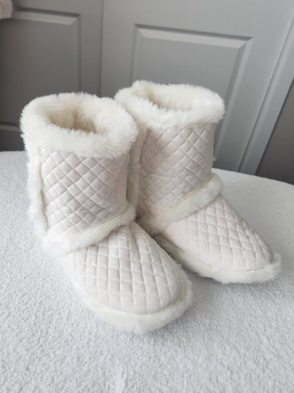 Jockey Quilted Faux Fur Bootie Slippers Cream Women's Size L 8-9